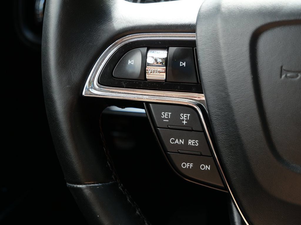 Used 2021 Lincoln Nautilus Reserve AWD/4WD image 18