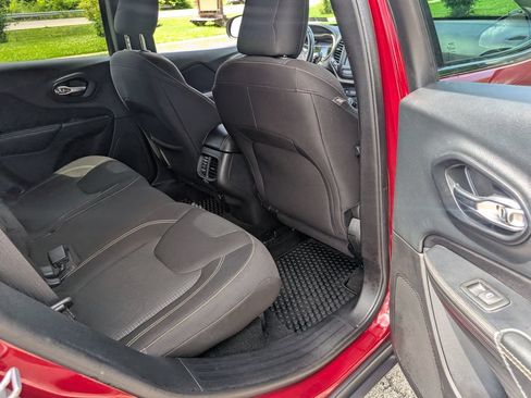 Used 2015 Jeep Cherokee Latitude w/ Cold Weather Group AWD/4WD image 21
