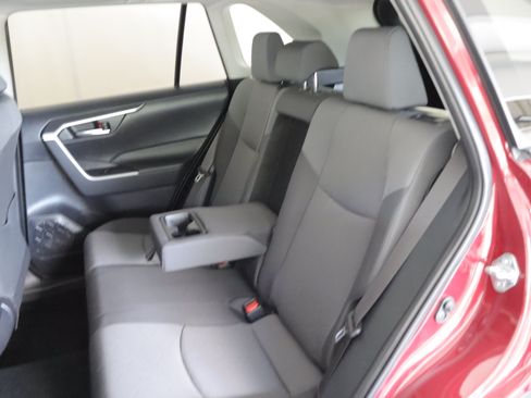 Used 2025 Toyota RAV4 XLE w/ Convenience Package AWD/4WD image 9
