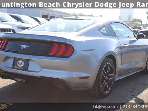Used 2023 Ford Mustang Premium image 5