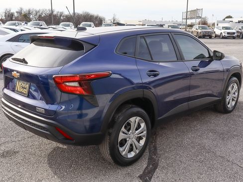 Used 2024 Chevrolet Trax LS image 4