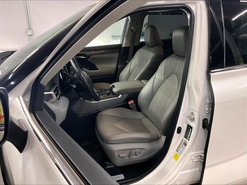 Used 2022 Toyota Highlander Limited image 25