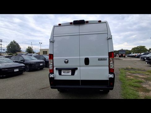 Used 2026 RAM ProMaster 2500 w/ Convenience Group FWD image 7
