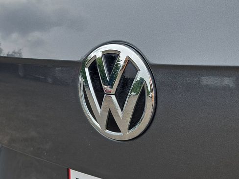Used 2018 Volkswagen Tiguan SE FWD image 28