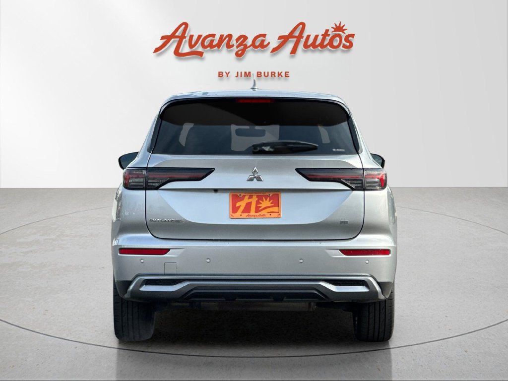Used 2025 Mitsubishi Outlander SE AWD/4WD image 4