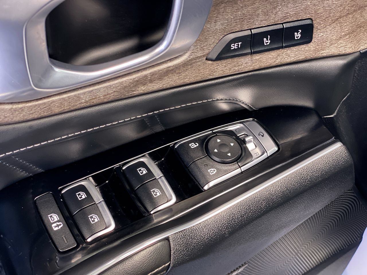 Certified 2022 Kia Sorento SX Prestige AWD/4WD image 18