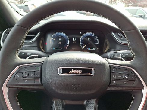 Used 2024 Jeep Grand Cherokee Altitude image 18