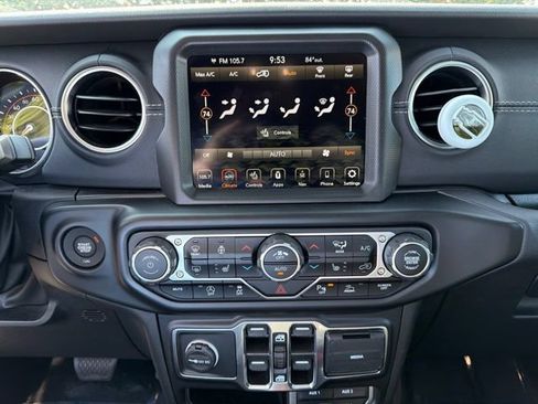 Used 2022 Jeep Wrangler Unlimited Sahara w/ LED Lighting Group AWD/4WD image 20