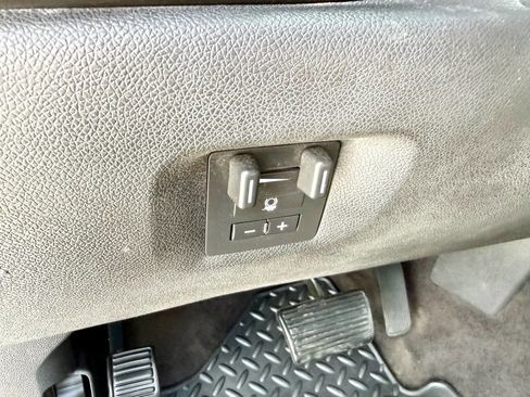 Used 2011 Chevrolet Silverado 2500 LT w/ Interior Plus Package AWD/4WD image 10