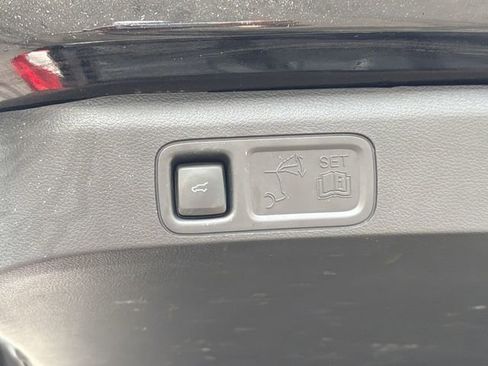 Used 2023 Ford Expedition Max XLT image 15