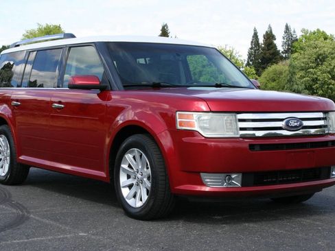 Used 2011 Ford Flex SEL w/ Rapid Spec Order Code image 2