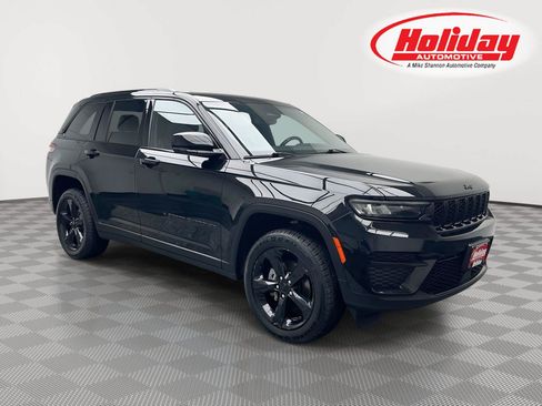 Used 2022 Jeep Grand Cherokee Altitude AWD/4WD image 1