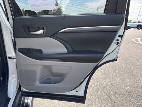 Used 2019 Toyota Highlander Limited AWD/4WD image 16