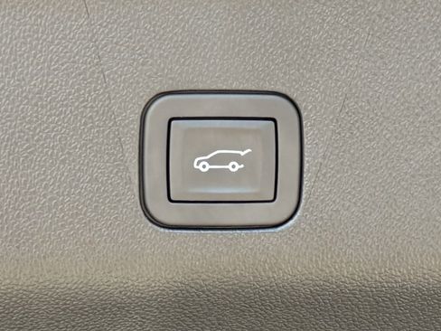 Used 2025 GMC Yukon XL Denali image 14