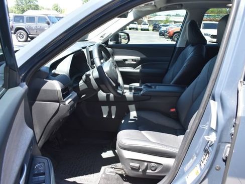 Used 2024 Toyota Grand Highlander AWD image 4