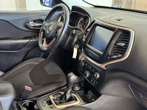 Used 2016 Jeep Cherokee Latitude w/ Cold Weather Group image 24