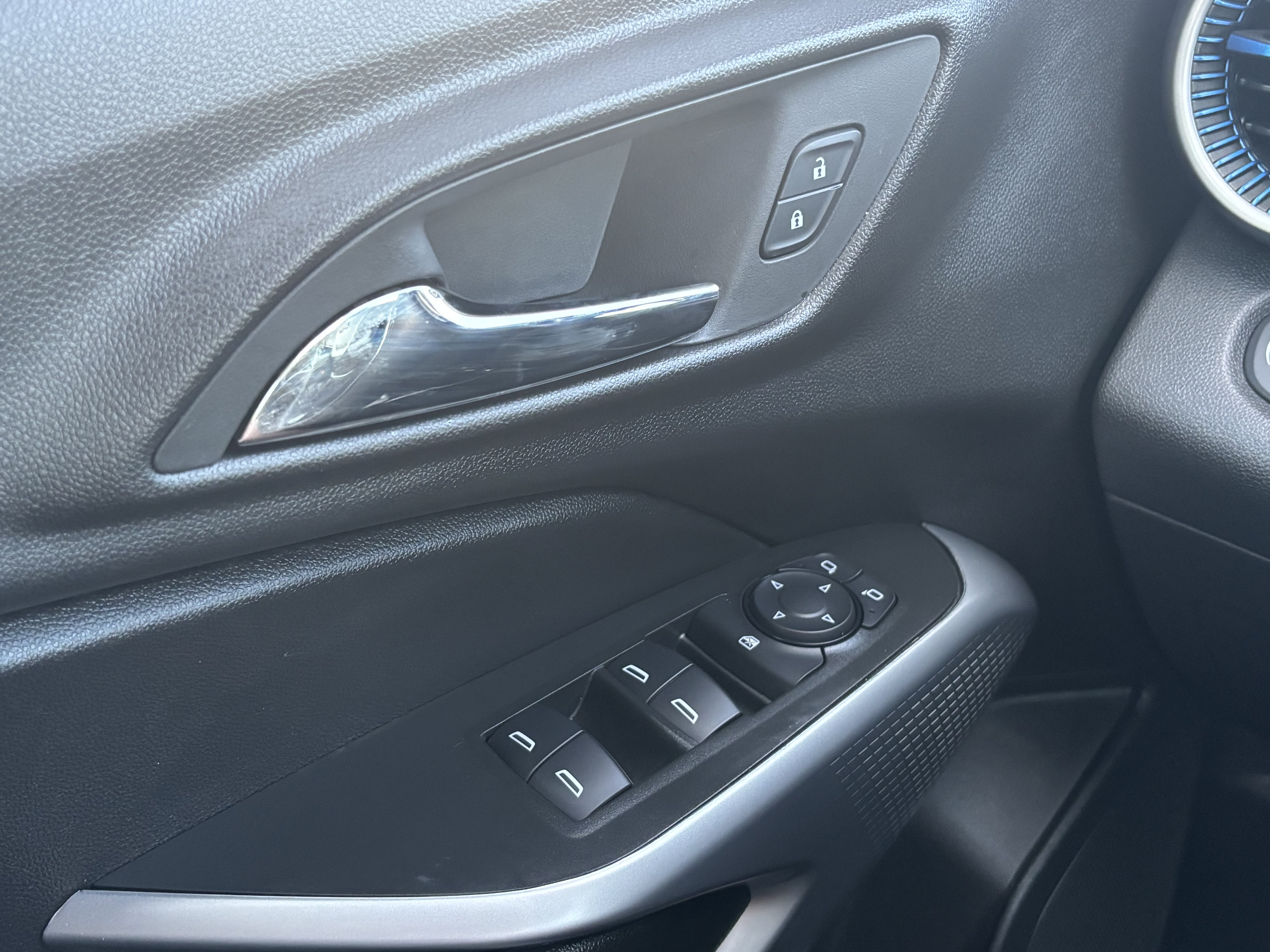 Used 2026 Chevrolet Trax LS w/ Driver Confidence Package FWD image 25