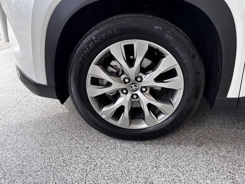 Used 2025 Toyota Grand Highlander AWD image 13