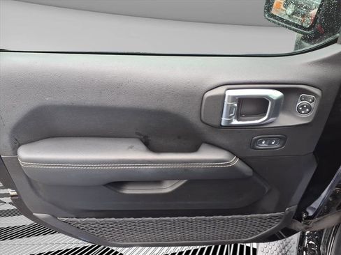 Used 2023 Jeep Wrangler Sahara image 21