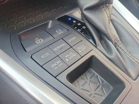 Used 2019 Toyota RAV4 LE image 22