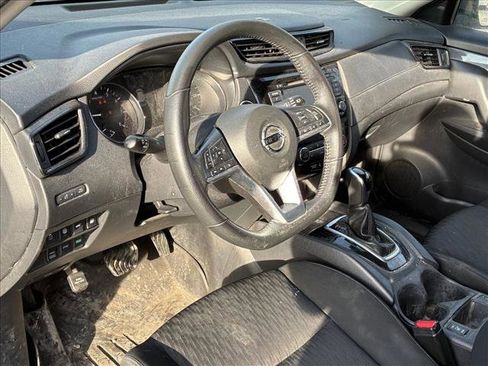 Used 2020 Nissan Rogue SV image 10