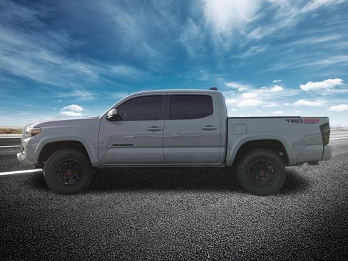 Used 2022 Toyota Tacoma TRD Sport w/ Technology Package image 17