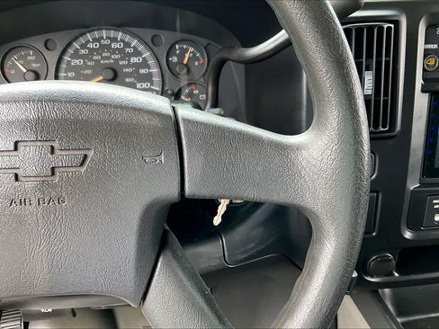 Used 2007 Chevrolet Express 3500 Extended Passenger w/ LT Preferred Equipment Group RWD image 21