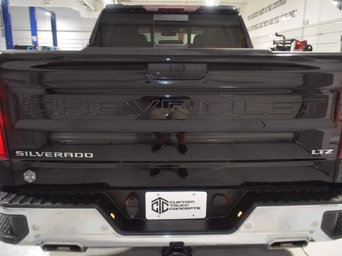 Used 2022 Chevrolet Silverado 1500 LTZ w/ LTZ Convenience Package II image 9