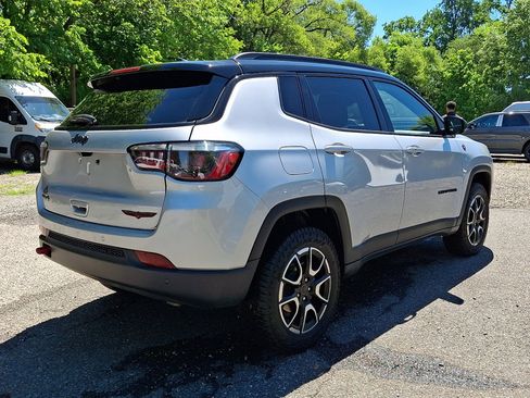 Used 2025 Jeep Compass Trailhawk AWD/4WD image 4