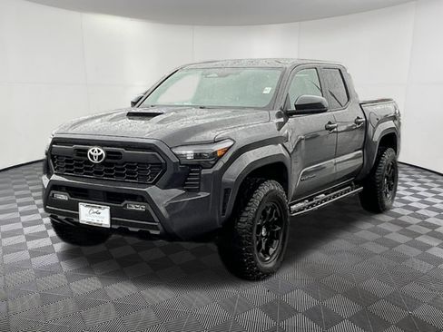 Used 2024 Toyota Tacoma TRD Sport image 3