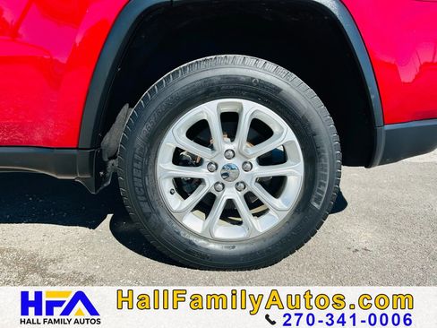 Used 2014 Jeep Grand Cherokee Laredo w/ 18" Wheel & 8.4" Radio Group AWD/4WD image 31
