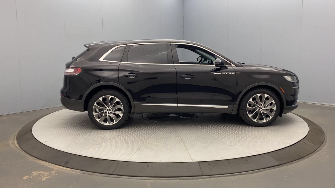Used 2023 Lincoln Nautilus Reserve AWD/4WD image 6