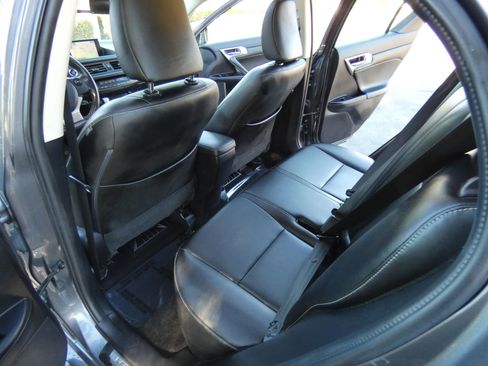 Used 2017 Lexus CT 200h image 40