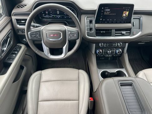 Used 2024 GMC Yukon SLT w/ SLT Luxury Package RWD image 24