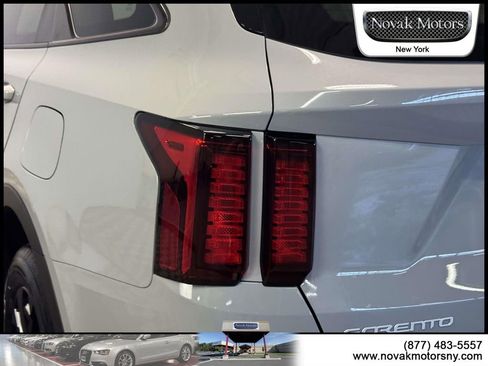 Used 2023 Kia Sorento S w/ Panoramic Sunroof Package AWD/4WD image 9