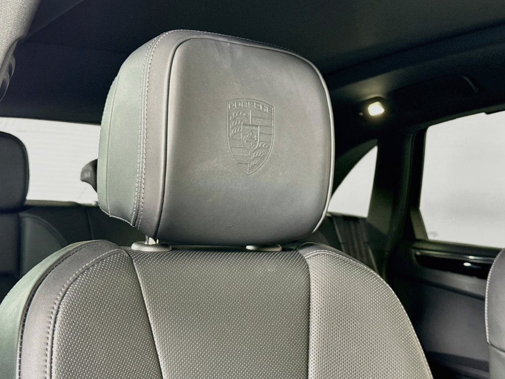 Certified 2025 Porsche Macan AWD/4WD image 26