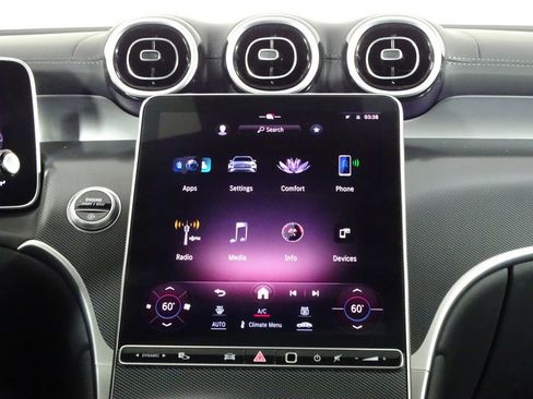 Used 2024 Mercedes-Benz GLC 300 image 32