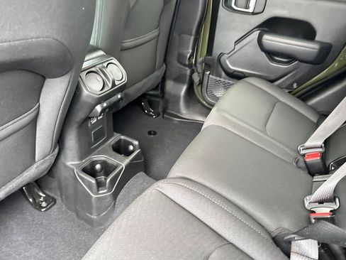 Used 2022 Jeep Gladiator Willys image 26