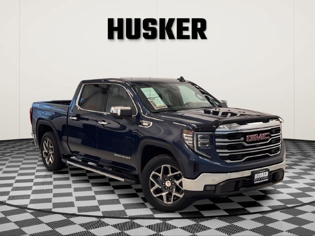 Used 2022 GMC Sierra 1500 SLT w/ SLT Premium Plus Package AWD/4WD image 11