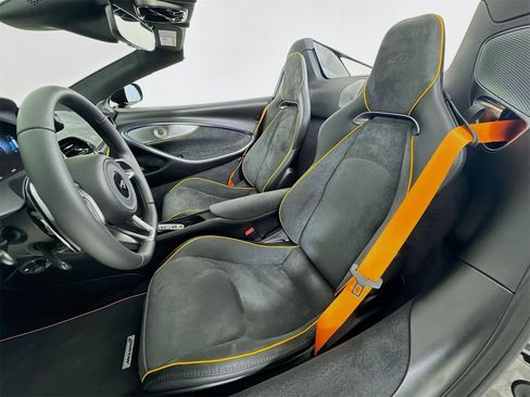 Used 2025 McLaren Artura Spider image 8