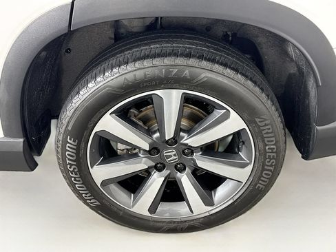 Used 2023 Honda Pilot Touring image 6