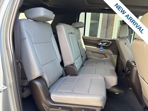 Used 2023 Chevrolet Suburban LT w/ Luxury Package AWD/4WD image 11