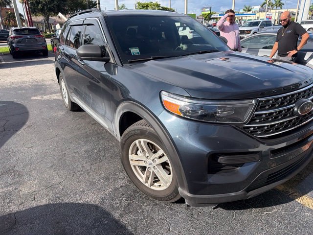 Used 2024 Ford Explorer XLT RWD image 3