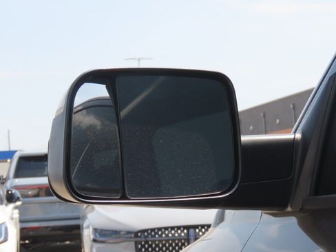 Used 2018 RAM 3500 Tradesman w/ Chrome Appearance Group AWD/4WD image 13