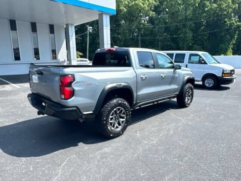 Used 2026 Chevrolet Colorado ZR2 w/ Technology Package AWD/4WD image 22