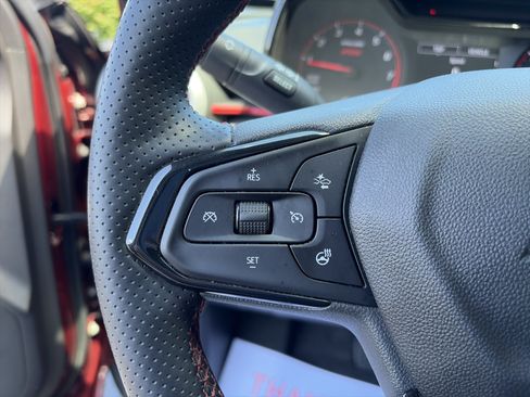 Used 2024 Chevrolet Trax RS FWD image 27