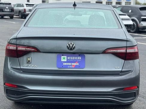 Used 2024 Volkswagen Jetta SE FWD image 3
