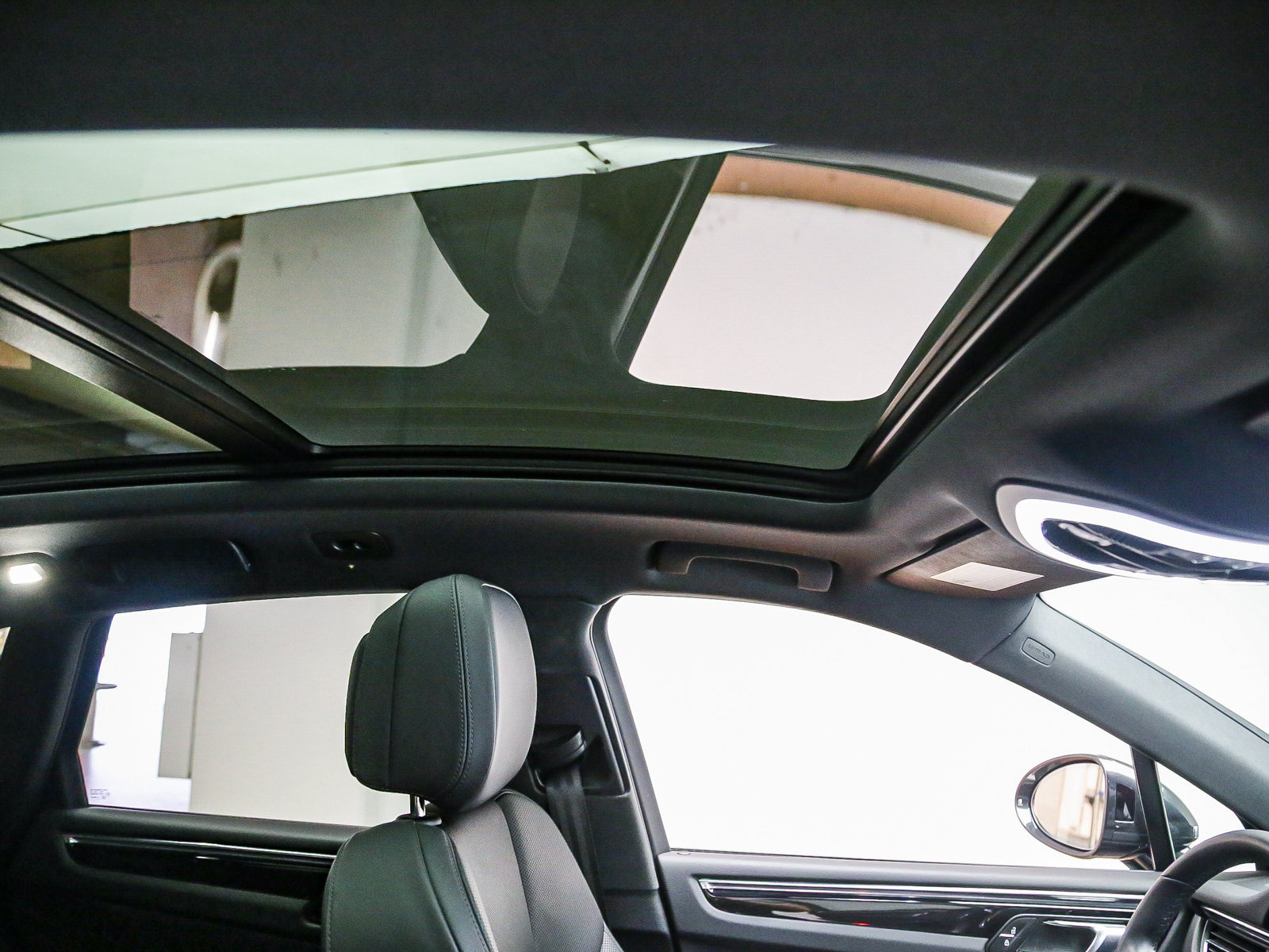 Certified 2026 Porsche Macan AWD/4WD image 21