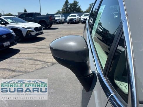 Used 2023 Chrysler Pacifica Touring-L FWD image 13