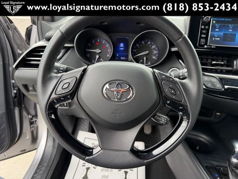 Used 2018 Toyota C-HR XLE FWD image 24